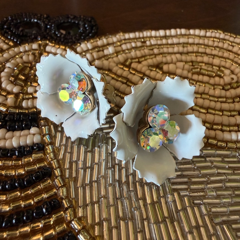 Vintage Lisner enamel flower clip on earrings
